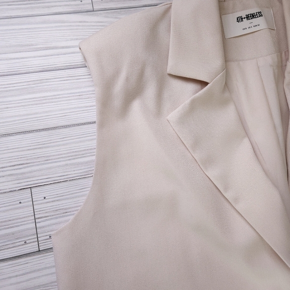 4th + Reckless Sleeveless Single Breast Oversized Blazer in Cream Size Small - Picture 9 of 15